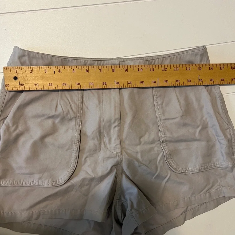 Lululemon Athletica Gray Utility Hiking Shorts Women Size 8 Patch Pockets